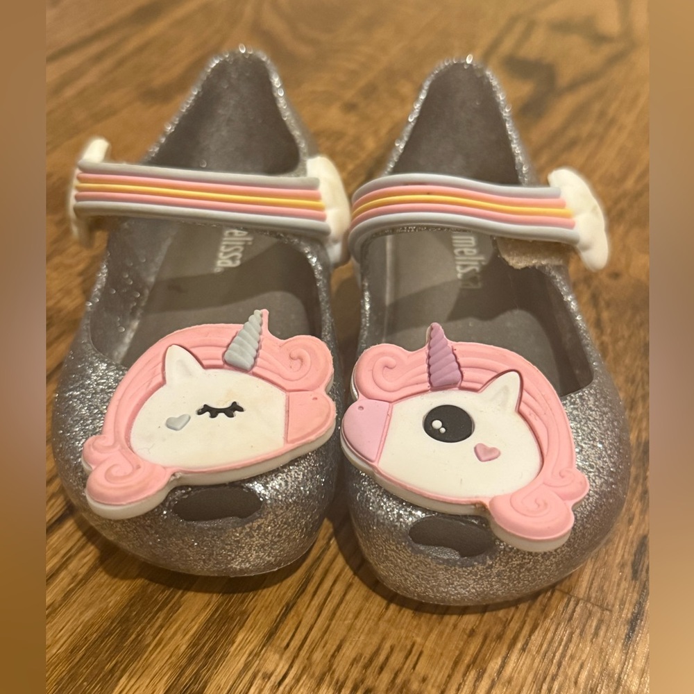 Silver and Pink Unicorn Kids Shoes Mini Melissa size 6 New
